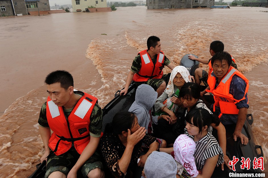 重庆居民被洪水围困