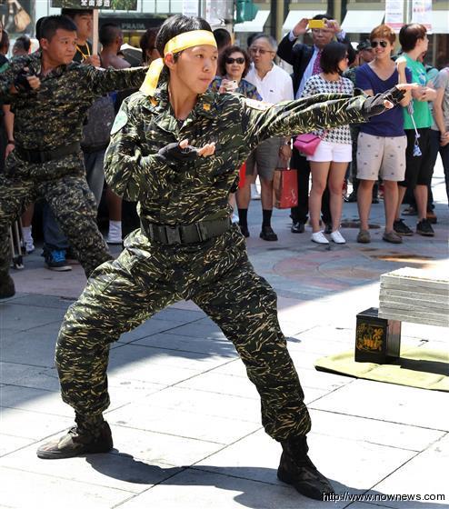 ����̨����Ӣսʿ��½ս����