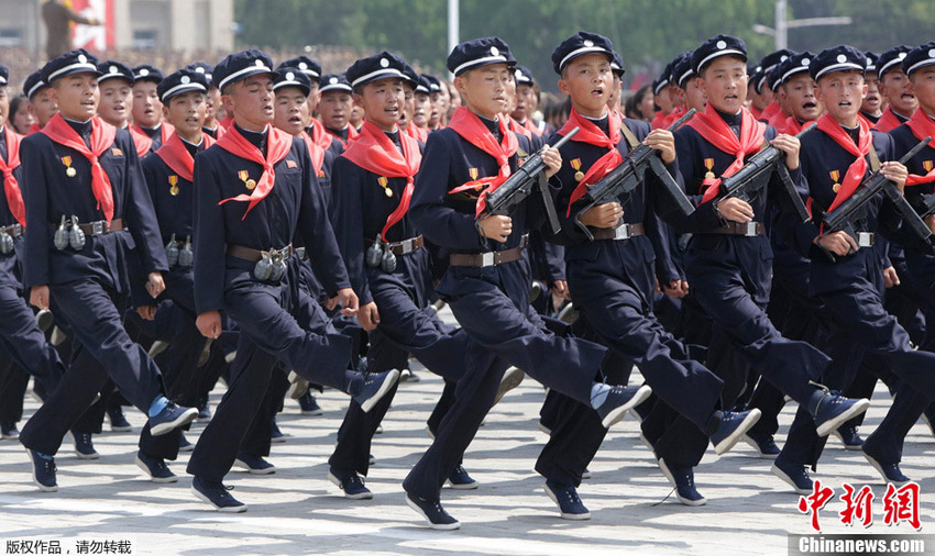 朝鲜举行盛大阅兵纪念停战60周年
