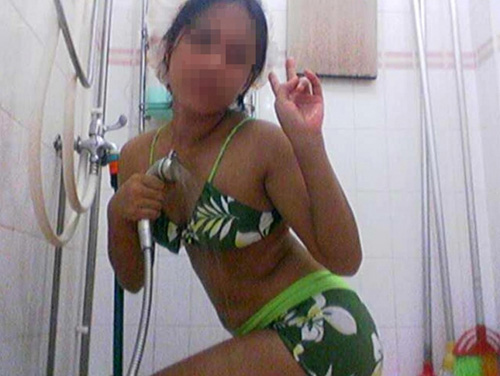 印尼<em>女佣</em>偷穿华人雇主内衣拍照 网交600男友_