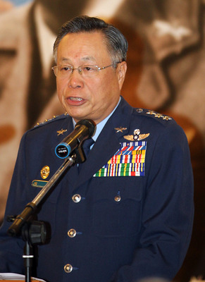马英九宣布台军参谋总长严明接国防部长