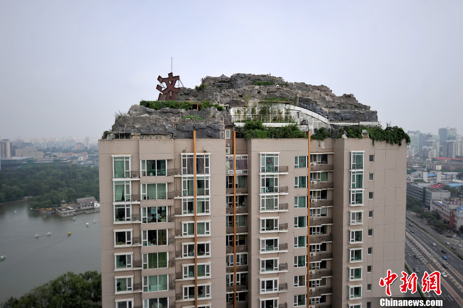 实地探访北京居民楼顶在建别墅