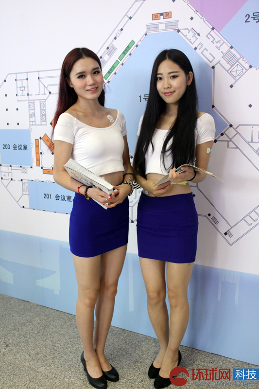 <em>中国</em>互联网大会首日看点:<em>大尺度</em>清凉装<em>美女</em>吸
