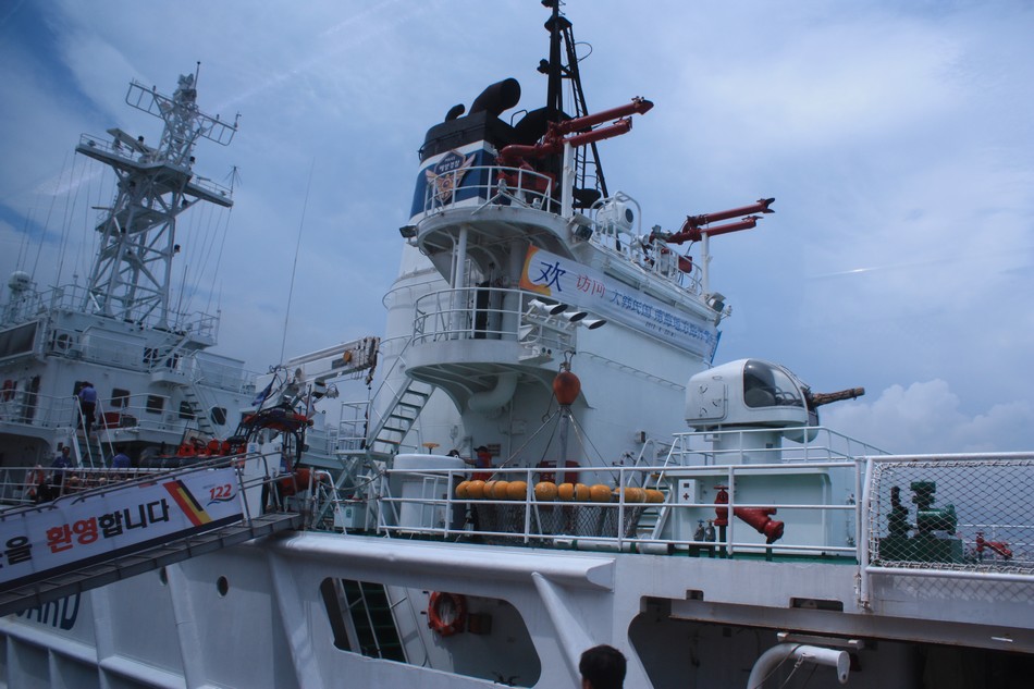 韩国千吨级海警船配舰炮直升机