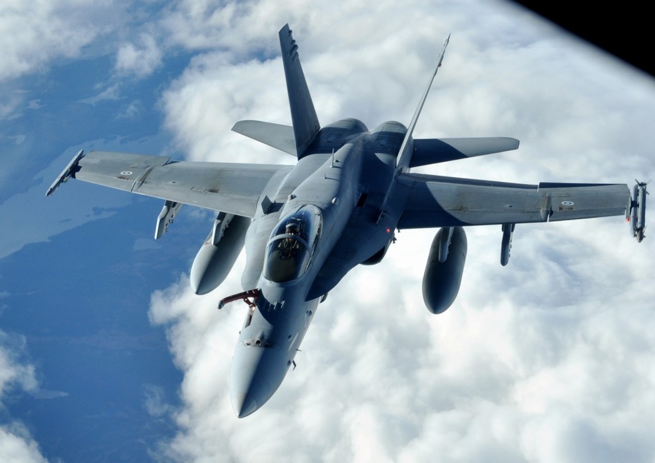美媒:美国将升级F15战机 保持对中国歼10优势