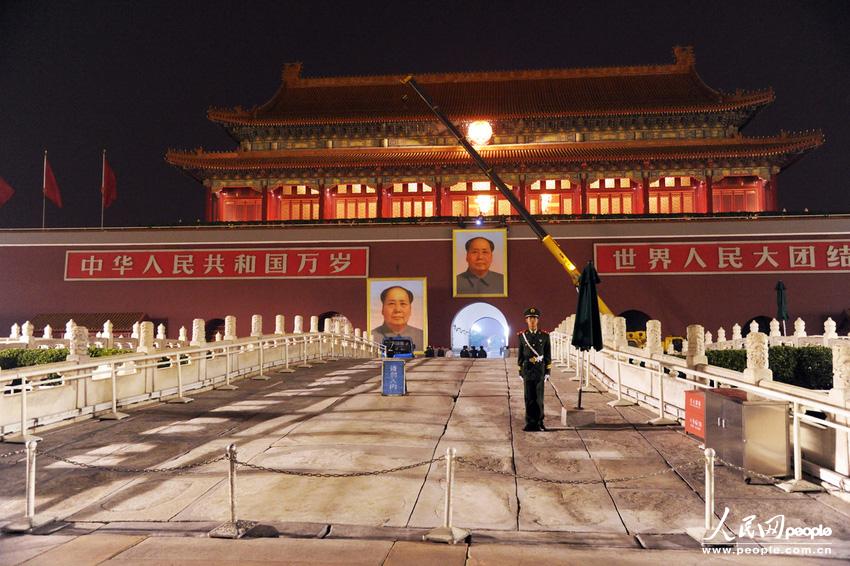 天安门城楼更换毛主席像图片