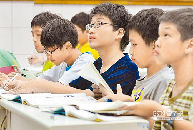 台湾12年义务教育施行在即 九年级生面临更多