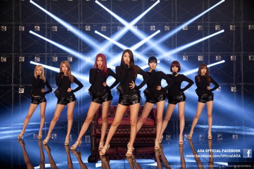 <em>AOA</em>公开《<em>动摇</em>》MV片场照 性感唇舞必掀跟风