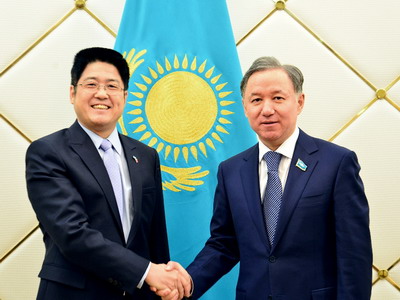 驻哈萨克斯坦大使乐玉成拜会哈萨克斯坦议会下