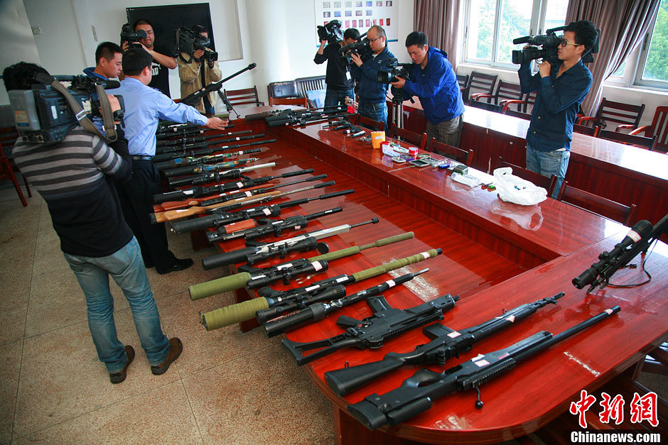 中国毒贩武器装备如此精良?