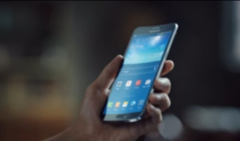 三星投影手机有几款_三星2015有几款手机_三星手机有点弯