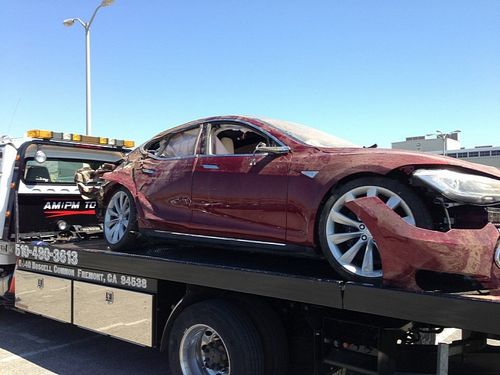 特斯拉Model S电动车撞毁残骸图片公开