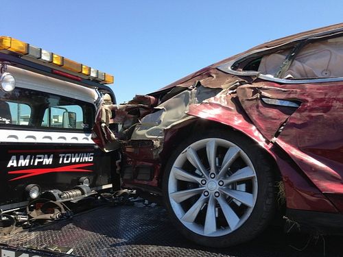 特斯拉Model S电动车撞毁残骸图片公开