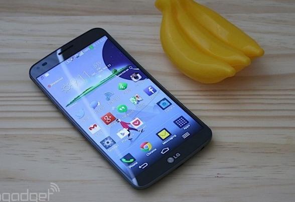 LG香蕉手机G Flex上手:曲屏手机探索者