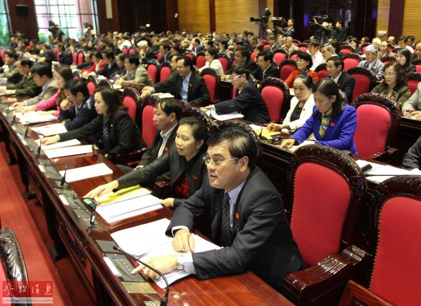 1992年经济_图为深圳经济特区的打工妹和打工仔(1992年9月摄). 新华社发...(2)