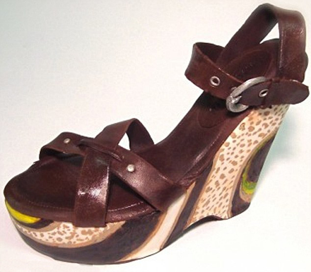 美女<em>子</em>打造逼真鞋子蛋糕爆红_图片_环球网