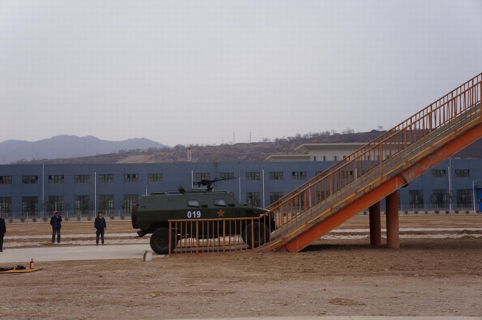 我国新型全地形车“车小火大”