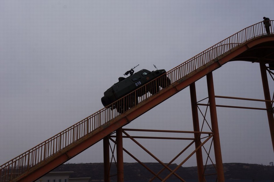 我国新型全地形车“车小火大”