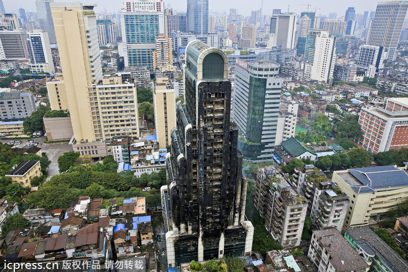 广州建业大厦被烧通透 残骸显现面目全非
