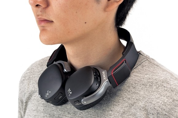 索尼将新推头戴式耳麦 可挂在脖子上听音乐_科技_环球网