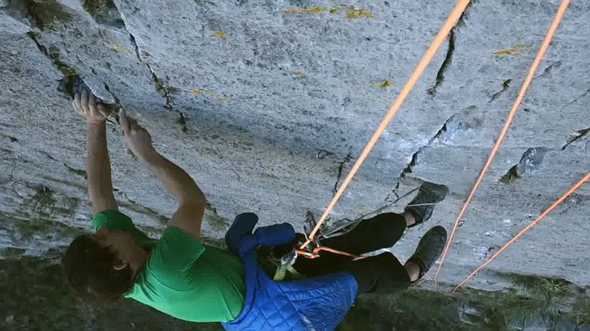 美男子徒手挑战760米最危险攀岩路线