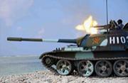 我军坦克凶猛开火镇守西沙宝岛