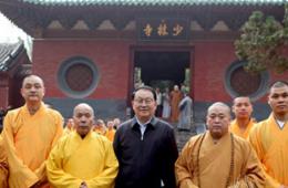 李长春参观少林寺 观看洋弟子展示功夫