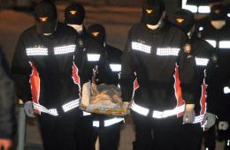 韩国救援队打捞出遇难者遗体