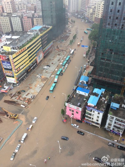 深圳遭遇2008年以来最大暴雨 全市进入紧急防
