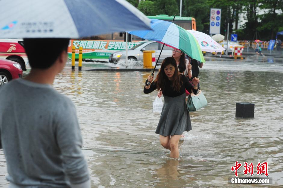 深圳遭遇2008年以来最大暴雨 暴雨橙色预警升