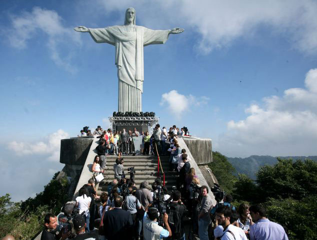 意大利广告为巴西基督像披球服惹祸端