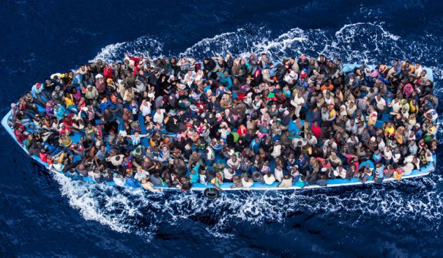欧洲涌入大量移民引发人口危机