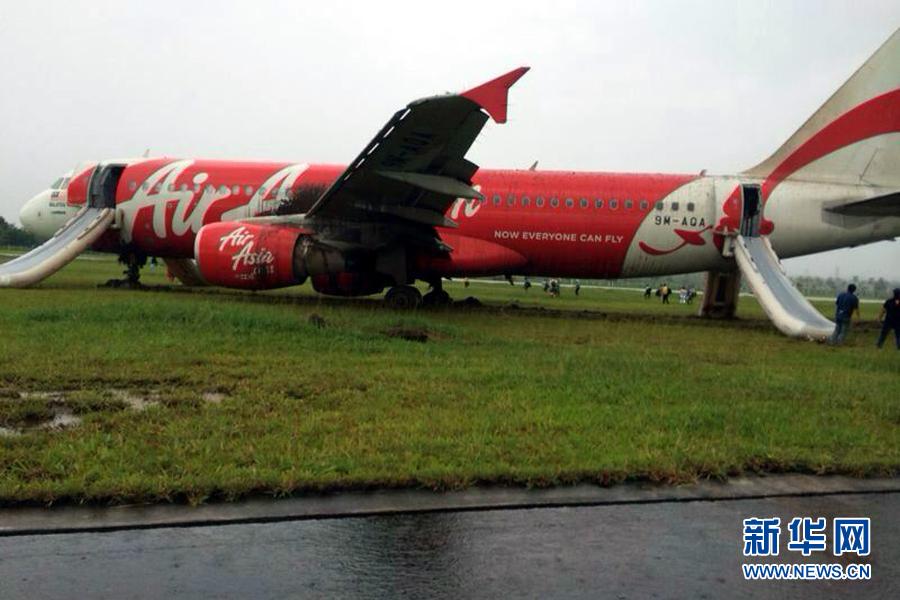 一架亚航航班在文莱国际机场降落时冲出跑道