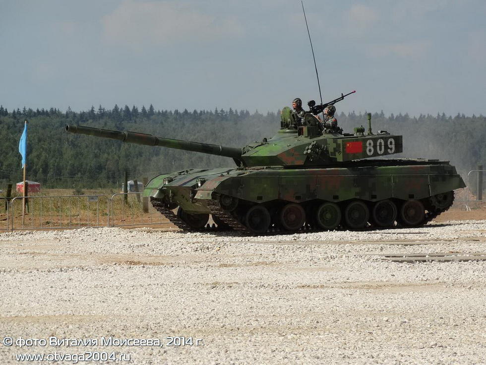 外国记者拍中国96A式坦克细节