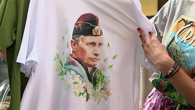 俄再售普京主题T恤引抢购 美著名影星直接试穿