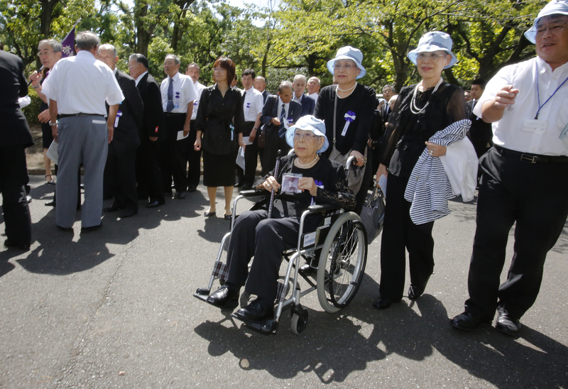 日本投降69周年 “正版鬼子”参拜靖国神社