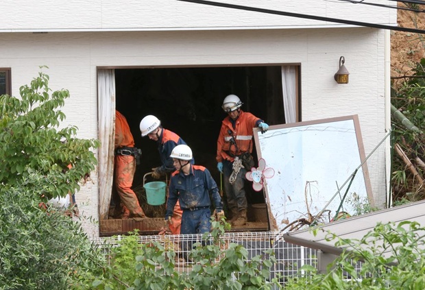 日本广岛突降大暴雨致18人死亡 13人失踪