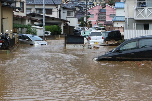 日本广岛突降大暴雨致18人死亡 13人失踪