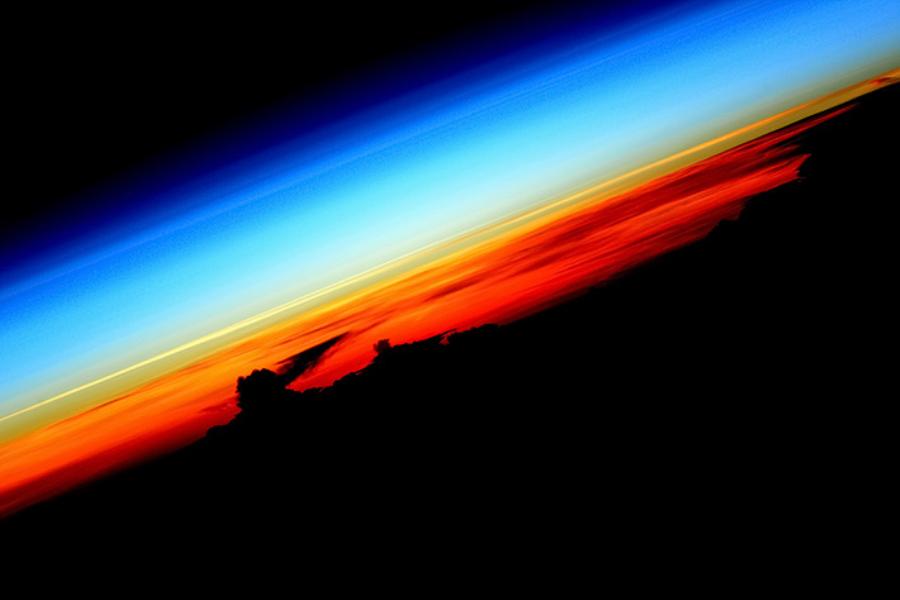 凝视蓝星：国际空间站宇航员拍摄地球最壮观景象