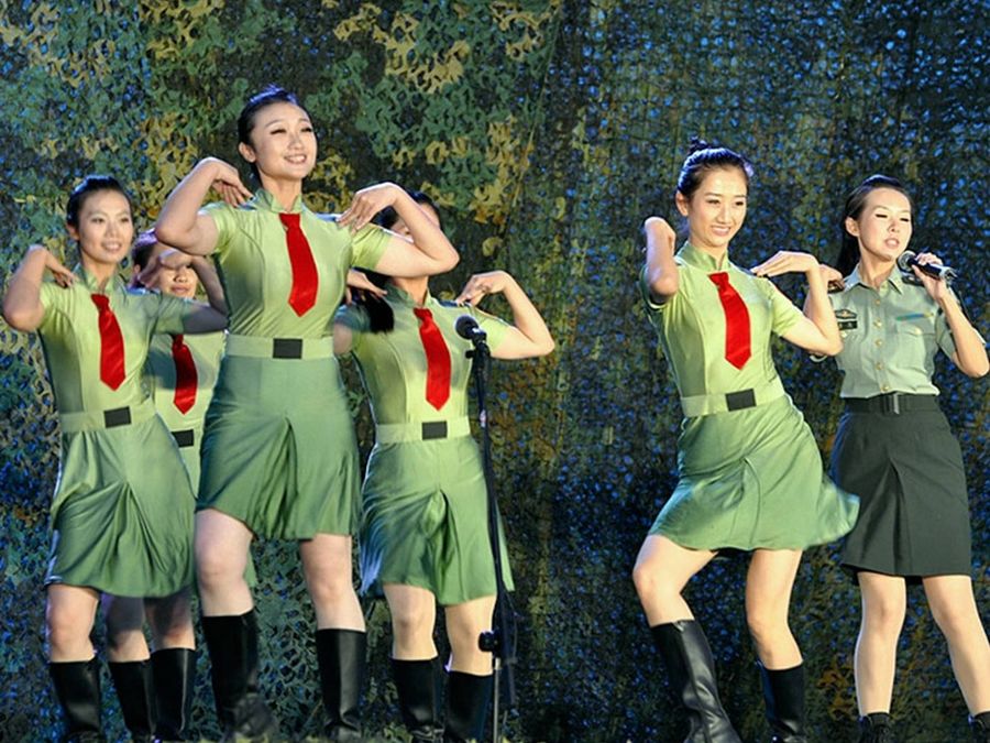 中俄<em>文工团女兵</em>助阵上合军演_军事_环球网