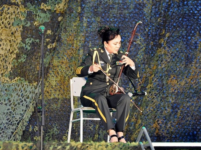 中俄文工团女兵助阵上合军演