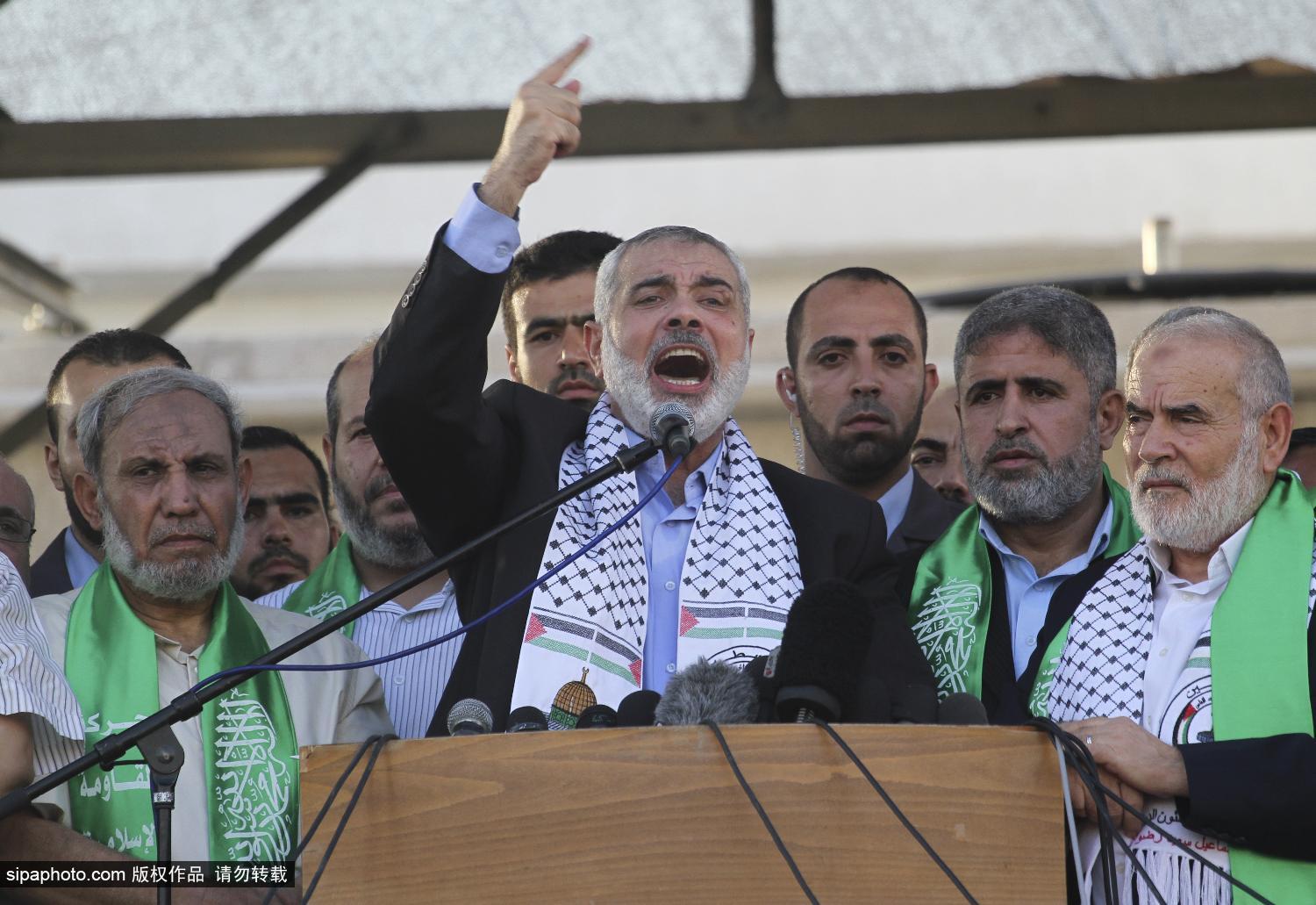 巴以达成无限期停火 哈马斯领导人上街庆祝“胜利”