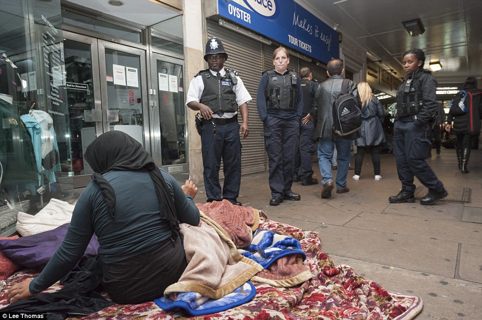 伦敦警方围捕非法移民