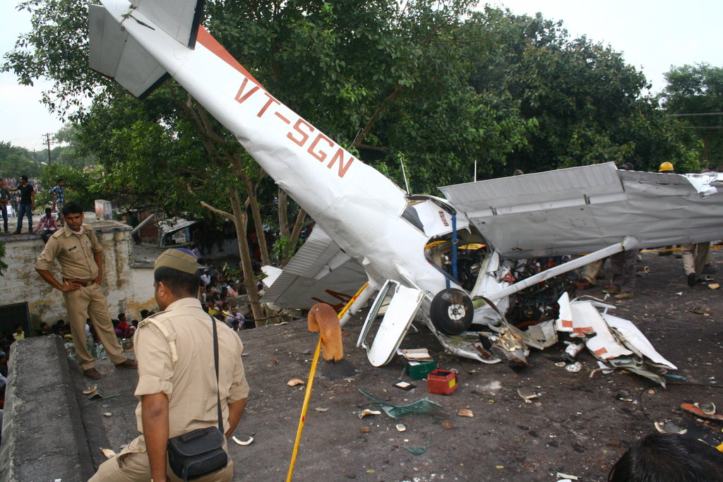 印度一名女飞行学员驾驶滑翔机坠毁