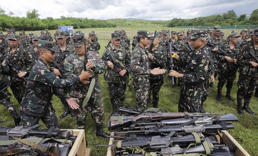 菲律宾为士兵换装5万支M4卡宾枪