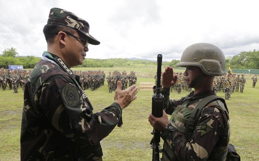 菲律宾为士兵换装5万支M4卡宾枪