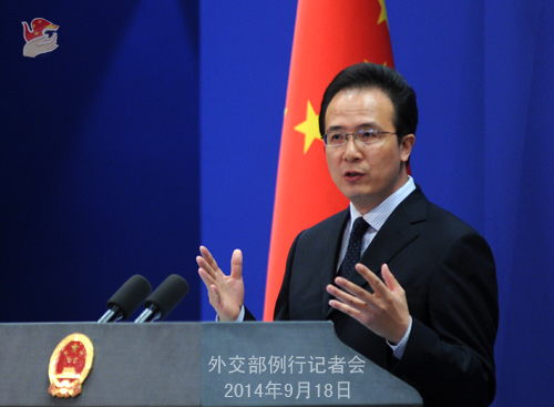 21世纪年度经济人物_...(第二场)召开.上图为《21世纪经济报道》总编刘洲伟.( :    摄...(3)