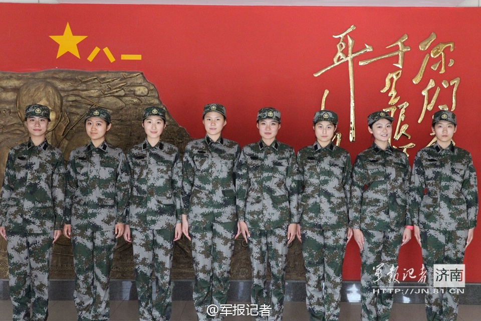 仪仗队<em>女兵身高</em>要求1米73以上_军事_环球网