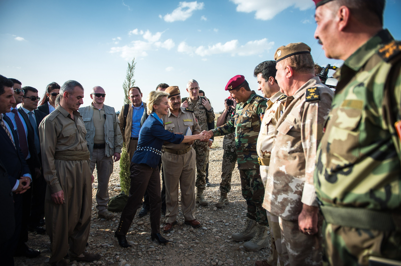 德国女国防部长突访伊拉克 慰问库尔德“自由斗士”