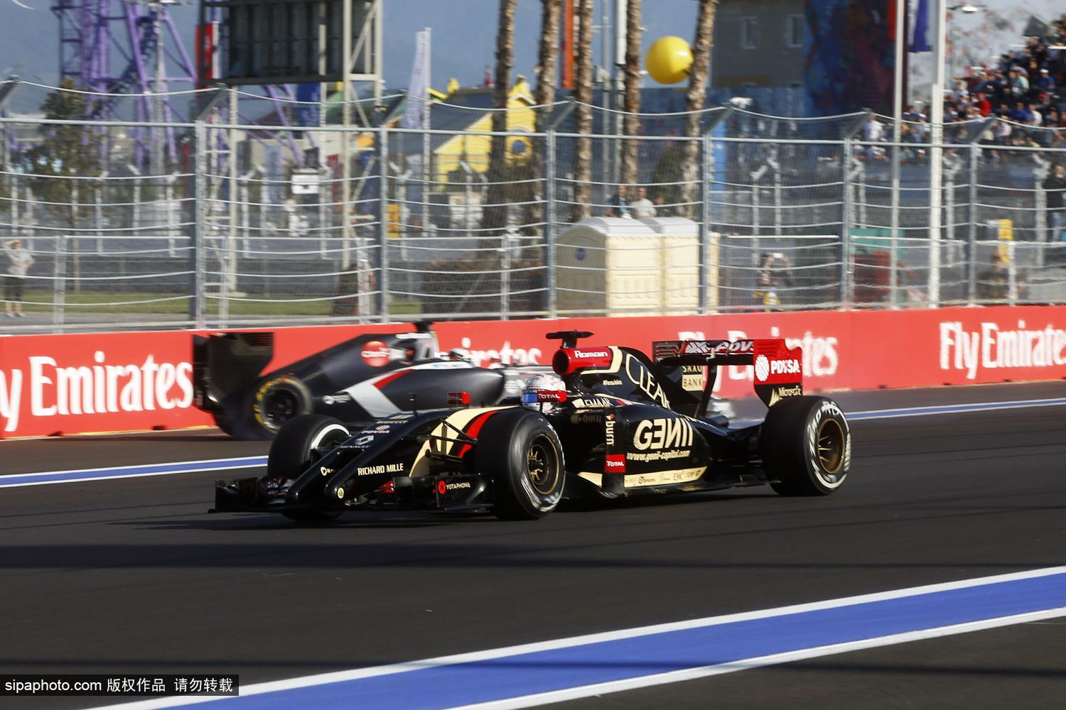 F1俄罗斯站:梅赛德斯夺车队总冠军 普京到场颁奖_国际新闻_环球网